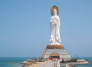 Po co jest cokół w meblach?