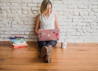 Jak wykończyć podłogę bez listwy? Jak wykończyć podłogę bez listwy?